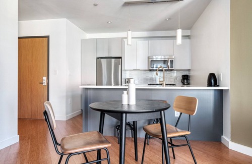 Chinatown Apartment | Spacious Downtown 1BR with Gym & Kitchen near Greenway