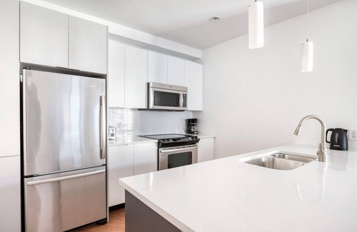Chinatown Apartment | Spacious Downtown 1BR with Gym & Kitchen near Greenway