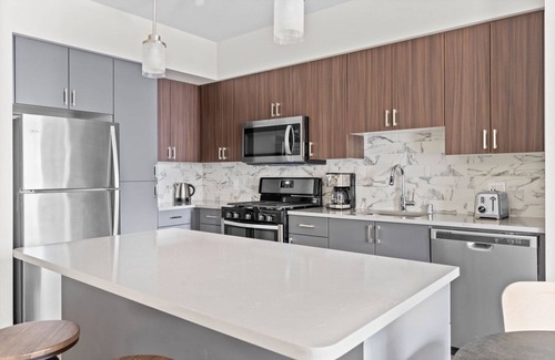 Fremont Apartment | Modern Fremont 1BR with Rooftop Deck and Pool Amenities