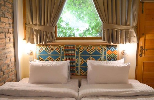Chitral Hotel | Inviting Hindukush Sarai: Family-Friendly with Dining Options