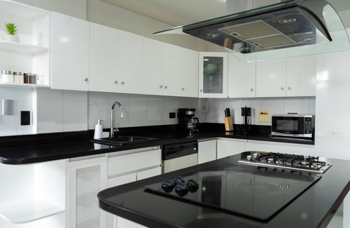 El Tesoro House | ROOMY HOUSE IN POBLADO/JACCUZZI/AC/VISITORS ALLOWED