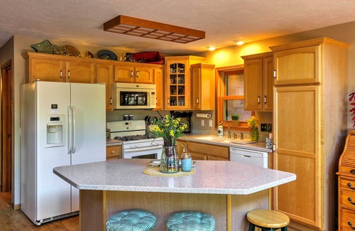 Egg Harbor House | Spacious Retreat on 2 Acres - Near Egg Harbor Beach!