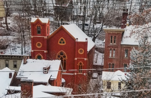 Jim Thorpe Apartment | Immaculate Downtown Suite with Amenities & Dog-Friendly Stay