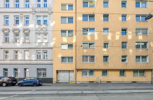 Erdberg Apartment | Spacious Landstraße 1BR with Elevator, Near Metro U3