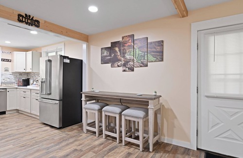 Lancaster House | Roomy Ranch in Hocking Hills Country Setting