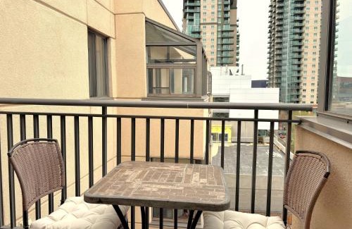 Beltline Apartment | Stylish Top Floor Retreat with Workspace & Parking by Doorbed