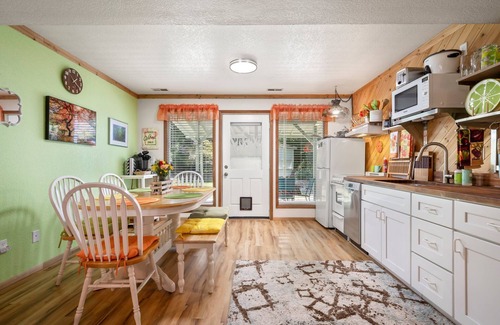 Bonney Lake House | Spacious Family & Pet Friendly Apartment with Pool Access
