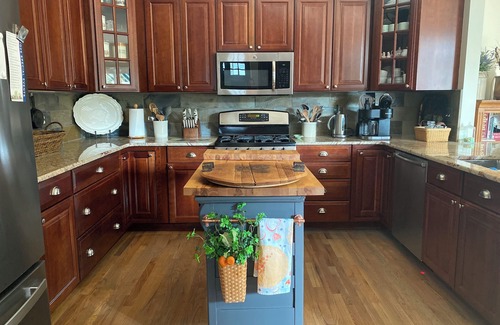Saratoga Springs House | Relaxing Retreat: Enjoy 3 Nights with Ocean Views & Spa