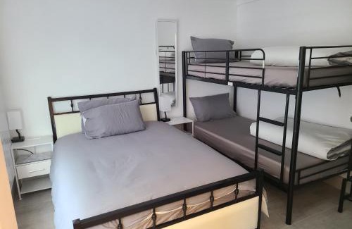 Crawley House | Convenient Family Room Stay Near Gatwick Airport