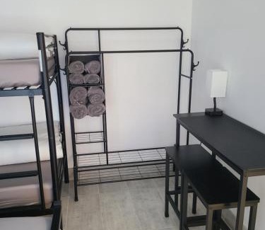 Crawley House | Convenient Family Room Stay Near Gatwick Airport