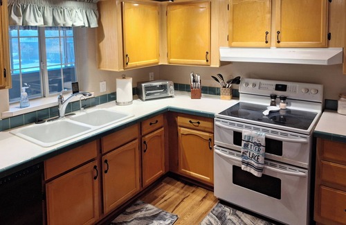 Roosevelt House | Riverside Retreat Near Schoolhouse Boat Ramp - Rated 9.8