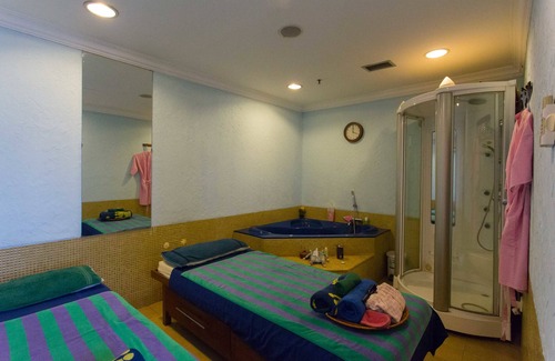 Bangka Hotel | Inviting Roosseno Plaza: Rated 9.2 with Pool & Spa