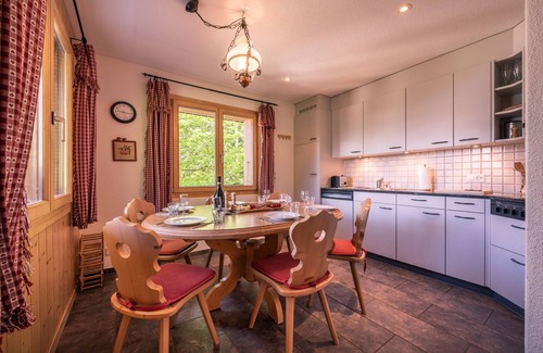 Wengen Apartment | Guest Rated 10/10: Roossi-Huus with Family-Friendly Amenities