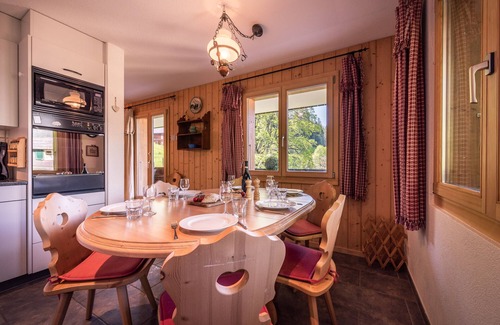 Wengen Apartment | Guest Rated 10/10: Roossi-Huus with Family-Friendly Amenities