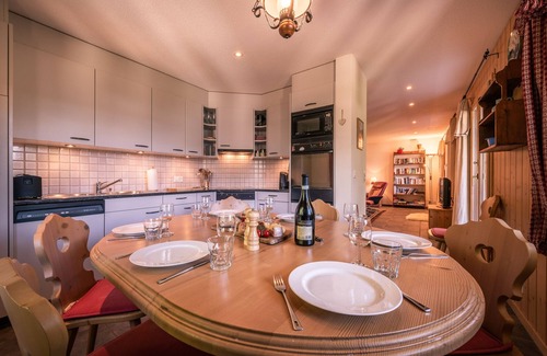 Wengen Apartment | Guest Rated 10/10: Roossi-Huus with Family-Friendly Amenities