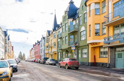 Ullanlinna Apartment | Discover Roost Huvilakatu: Family-Friendly 4-Star Retreat