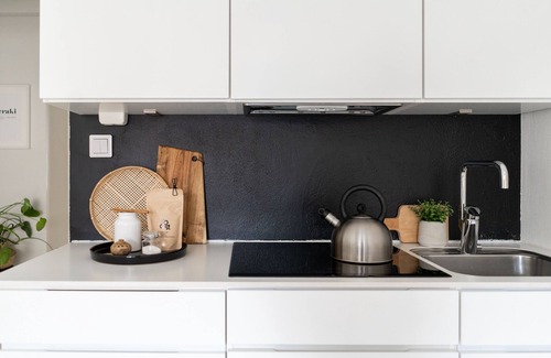 Kruununhaka Apartment | Experience Roost Kristian: Family-Friendly with Breakfast Included