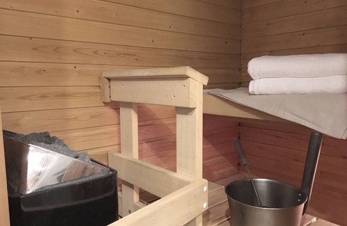 Punavuori Apartment | Relax at Roost Pursimiehenkatu: Spa & Family-Friendly Stays