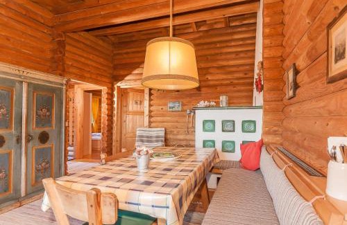Buchen Apartment | Ropferhof: Pet-Friendly Retreat with Spa and Hot Tub