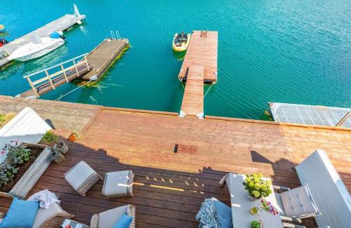 Vinnes House | Discover Rorbu i Gilsvågen: 3 Bedrooms & Boat Rentals
