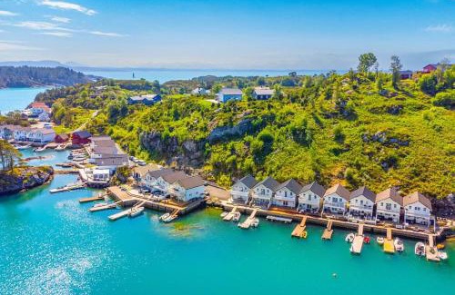Vinnes House | Discover Rorbu i Gilsvågen: 3 Bedrooms & Boat Rentals