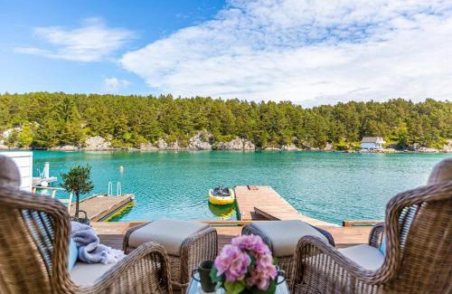 Vinnes House | Discover Rorbu i Gilsvågen: 3 Bedrooms & Boat Rentals