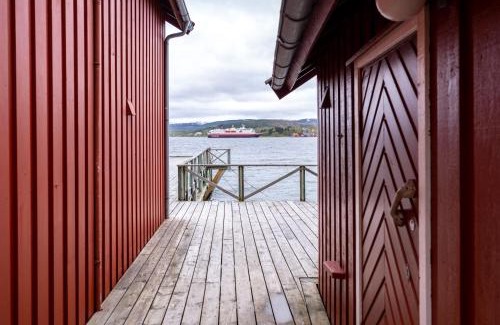 Lenvik Apartment | Explore Rorbuer at Lenvik Museum with Ocean Views