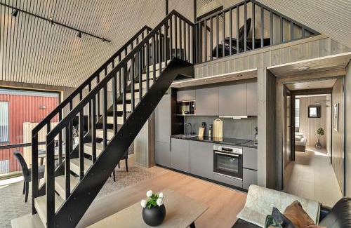 Henningsvaer Apartment | Child-Friendly Rorbuleilighet Lysøysundet 1G with High Ratings
