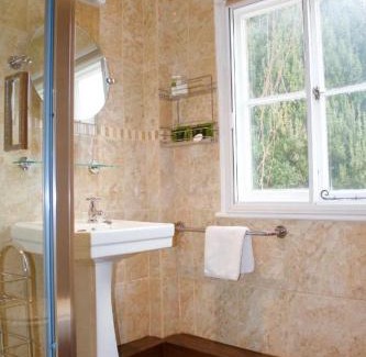 Kingswood Bed & Breakfast | Rorrington Hall
