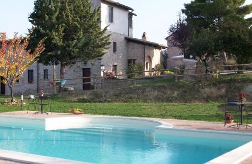 Giano dell'Umbria House | Discover Rosa - Agriturismo Fogliani with Pool & Pet-Friendly