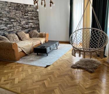Drobeta-Turnu Severin Apartment | Pet-Friendly Rosa Apartment with 9.6/10 Guest Rating