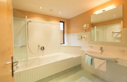 Sankt Anton am Arlberg Hotel | Rosa Canina Superior: Pet-Friendly Retreat with Spa & Dining
