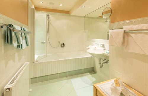 Sankt Anton am Arlberg Hotel | Rosa Canina Superior: Pet-Friendly Retreat with Spa & Dining