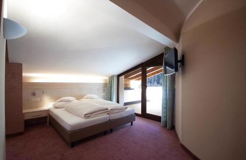 Sankt Anton am Arlberg Hotel | Rosa Canina Superior: Pet-Friendly Retreat with Spa & Dining