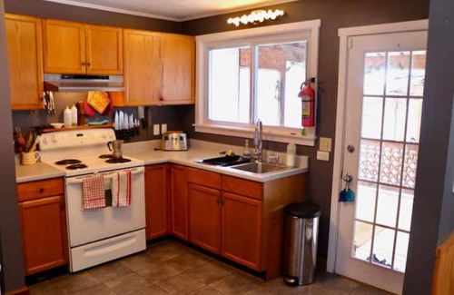 Margaretville House | Rosa Cottage and Guesthouse: Family-Friendly Retreat Near Skiing