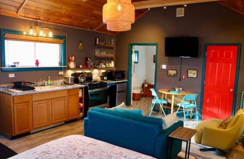 Margaretville House | Rosa Cottage and Guesthouse: Family-Friendly Retreat Near Skiing
