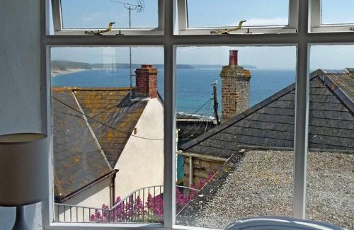 Helston House | Rosa Cottage: 4-Star Excellence with Perfect Guest Ratings