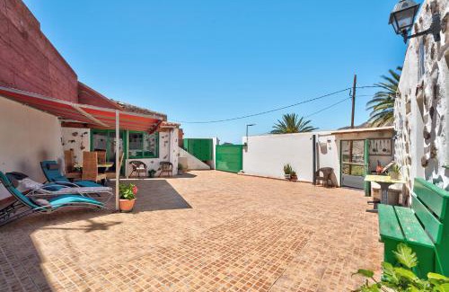 Alojera House | Rosa del Negro: Pet-Friendly 4-Star Getaway with Top Reviews