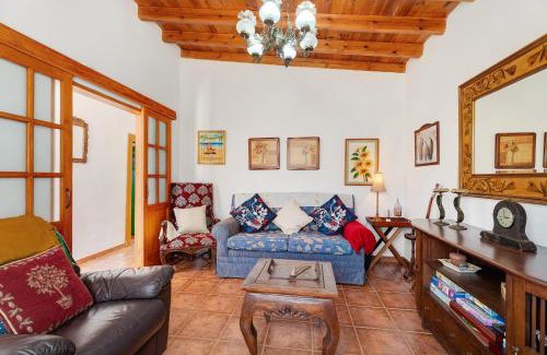 Alojera House | Rosa del Negro: Pet-Friendly 4-Star Getaway with Top Reviews