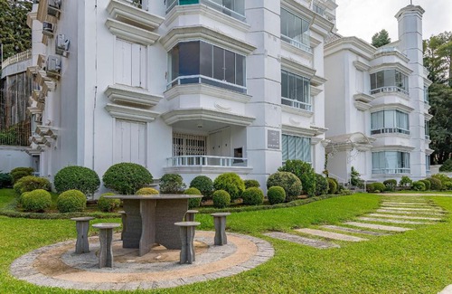 Vila Suica Apartment | Discover Rosa Edifício Vale do Quilombo: 4-Star Gem