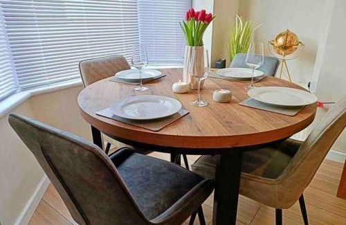Darlington House | Family-Friendly Rosa House with Top Guest Ratings