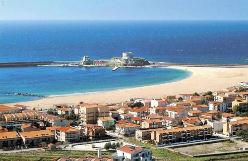 Bosa Historic Centre Apartment | Family-Friendly Rosa Lentorada with Kitchen Amenities