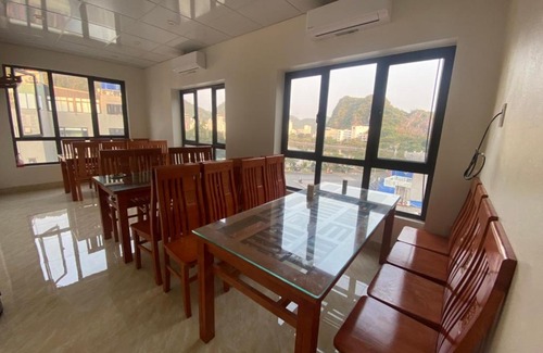Cat Hai House | Discover Rosa Quỳnh Anh: Oceanfront Retreat with Beach Access