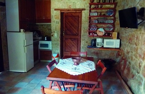 Halki House | Oceanfront Rosalia Apartment with Breakfast and Kitchen