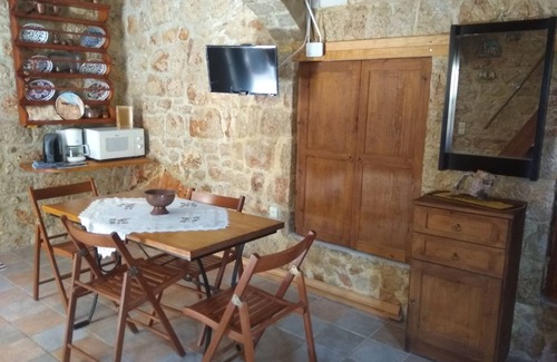 Halki House | Oceanfront Rosalia Apartment with Breakfast and Kitchen