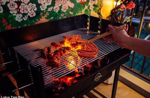 Phuc Yen Hotel | Ros Hotel Tam Đảo: Child-Friendly Retreat with Breakfast