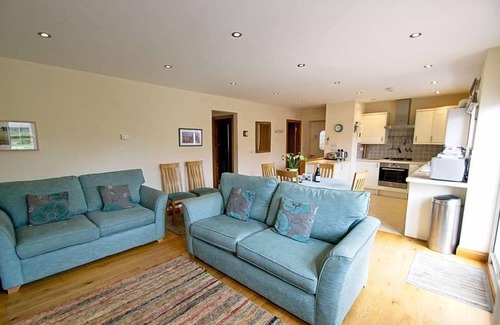 Mortehoe Apartment | Beachside Retreat: Rosalie 2-Bedroom Apartment in Woolacombe