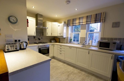 Mortehoe Apartment | Beachside Retreat: Rosalie 2-Bedroom Apartment in Woolacombe