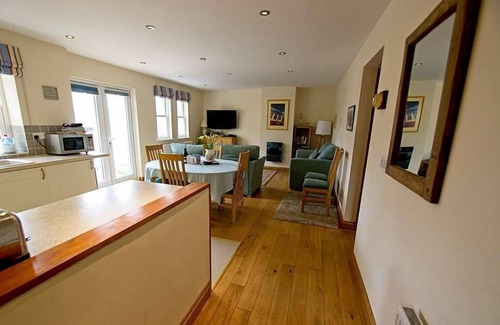 Mortehoe Apartment | Beachside Retreat: Rosalie 2-Bedroom Apartment in Woolacombe