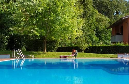 Colà Di Lazise House | Rosalinde House: Oceanfront Retreat with Pool & Family-Friendly